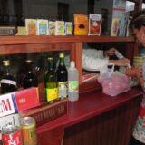 Benzin u plastičnim flašama i pare umesto tapeta: Uspomene na sankcije 90-ih i kako na njih danas gledaju ekonomski stručnjaci 9