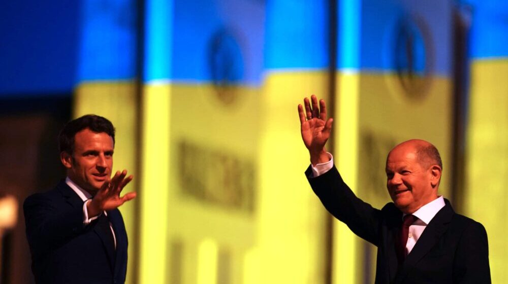 Makron i Šolc pružili podršku Ukrajini pred Brandenburškom kapijom 1