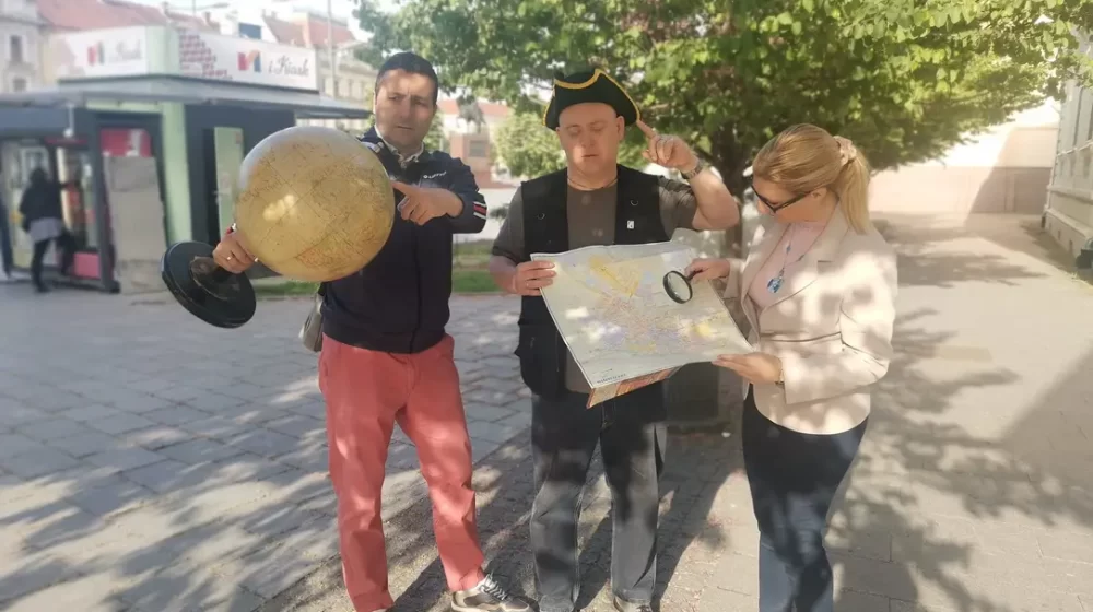 Zrenjaninski đaci čitaju svoje pesme književnicima 1