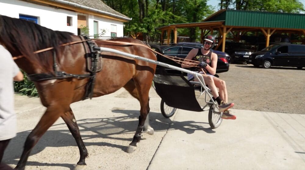 Jokiću dodeljena MVP nagrada u štali - u Somboru tamburaši, suze i smeh (VIDEO) 1
