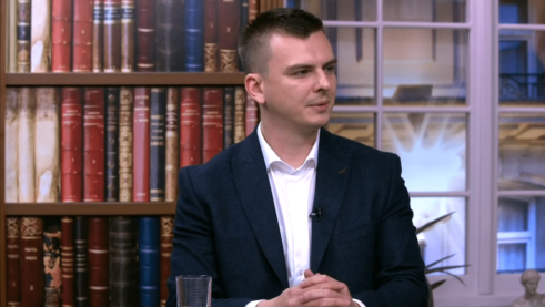 miloš parandilović poks "Ozvaničavanje policijske države": Šta predstavlja ulazak kordona u plenarnu salu Skupštine Srbije? 7