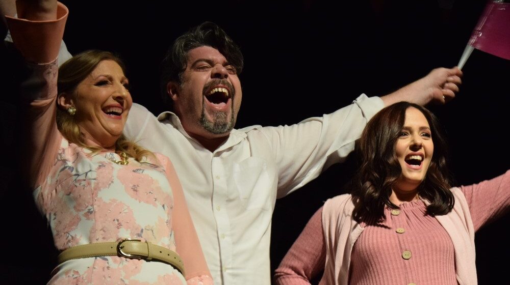 "Narodni poslanik" u Knjaževcu: Publika ovacijama nagradila zaječarske glumce 1