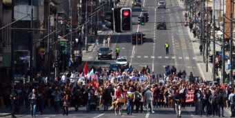 "Besmrtni puk" u Beogradu: Putinova figura i latinično "Z" na čelu kolone, Popović i Bajatović šetaju (FOTO) 5
