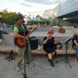 Zrenjaninac Milivoj Putić Puta, posle otkaza, zarađuje za život kao ulični svirač 10