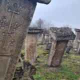 Spomenici bez imena pokojnika na groblju iznad Rajca kod Negotina: Groblje puno prethrišćanskih simbola 16