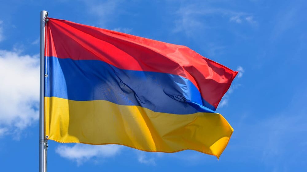 Hiljade demonstranata ispred kancelarije jermenske prestonice traži ostavku premijera 1