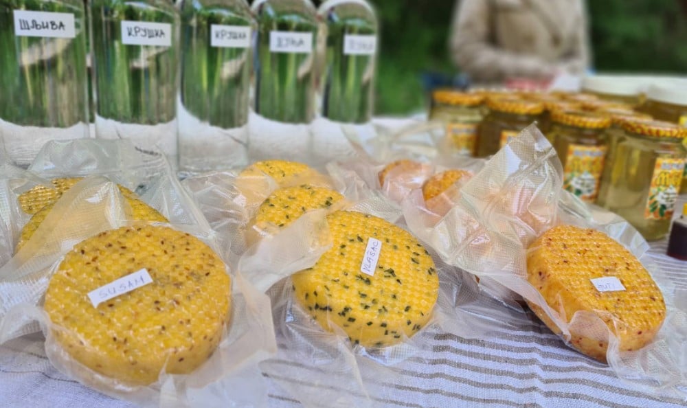 Božur raste na oko 400 hektara i sve ga je više: U Krivom Viru održana tradicionalna manifestacija posvećena tom cveću 3