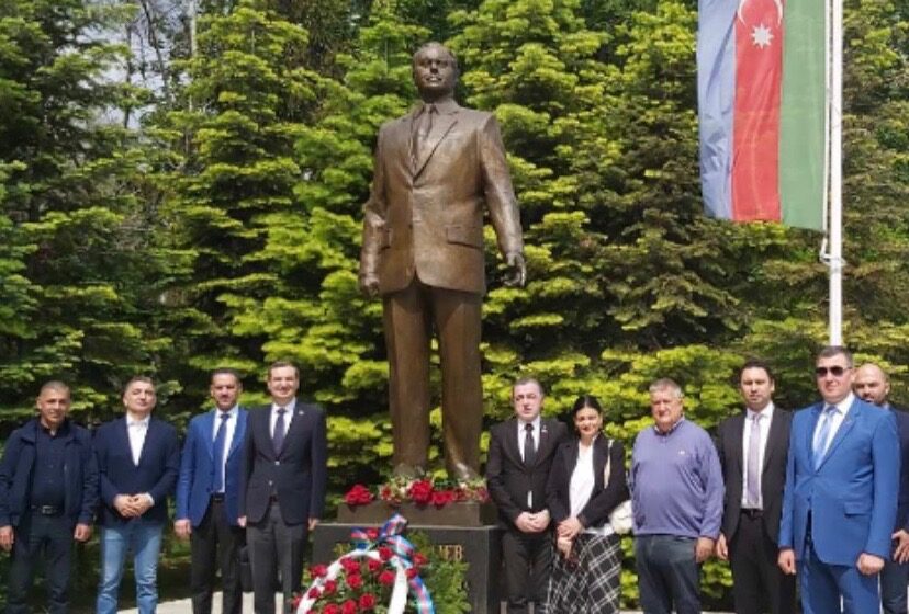 Azerbejdžanci položili vence na Tašmajdanu povodom NATO agresije 1999. godine 1