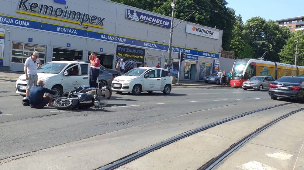 Zbog saobraćajne nezgode blokiran izlaz na Novi most sa Banovog brda 1