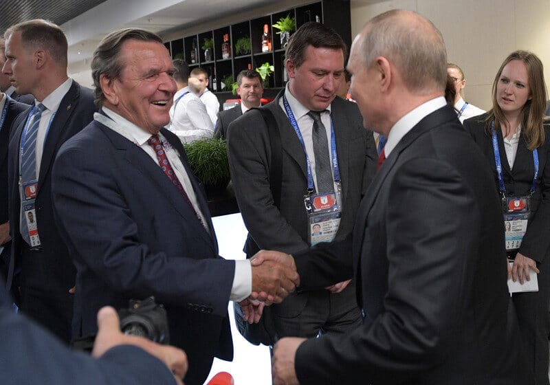 Šrederu će biti oduzeti sve privilegije u Bundestagu 1