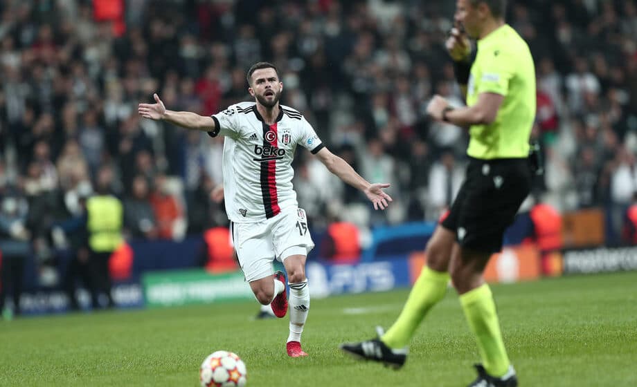 Napoli zainteresovan za Miralema Pjanića 1