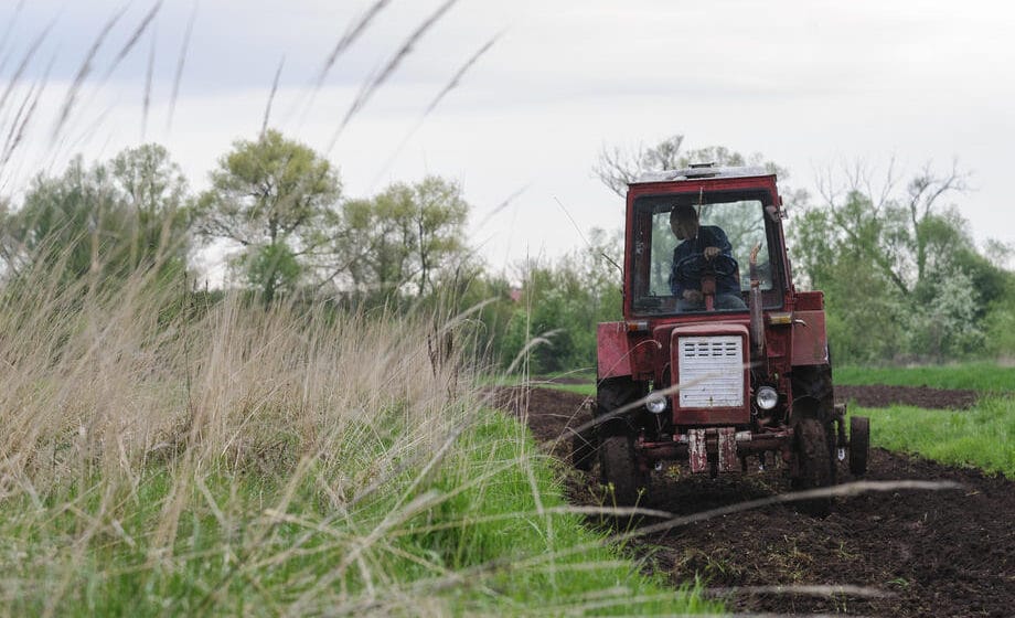 Novi satelitski snimci prikazuju kako ruski brodovi na Krimu tovare i odnose ukrajinsko žito 1