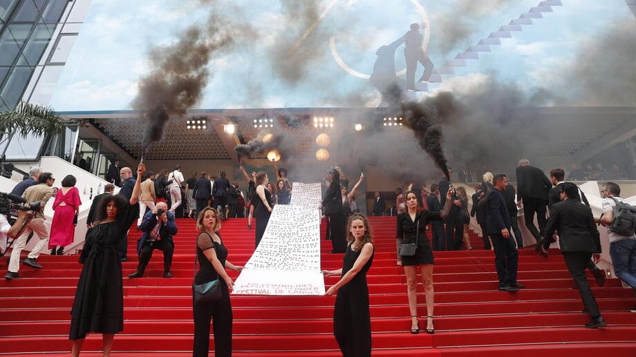 Drugi feministički protest, dimne bombe i transparent na ovogodišnjem Kanskom festivalu 2