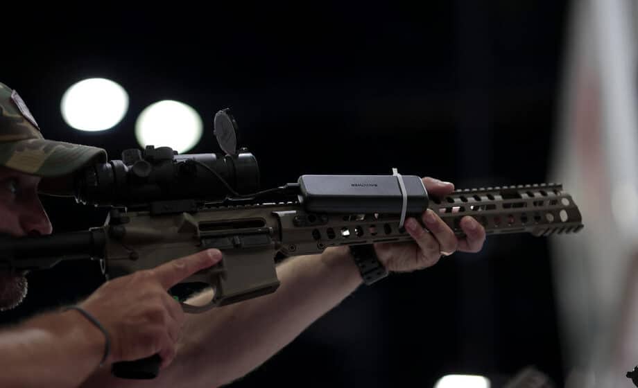 Debata posle pucnjave u Teksasu: Ako ne smeju da kupe alkohol, zašto mogu da kupe oružje? 1