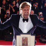 "Trougao tuge" dobitnik Zlatne palme u Kanu 7