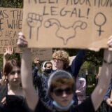 Demonstranti u Vašingtonu optimistični da će Vrhovni sud ukinuti pravo na abortus 11