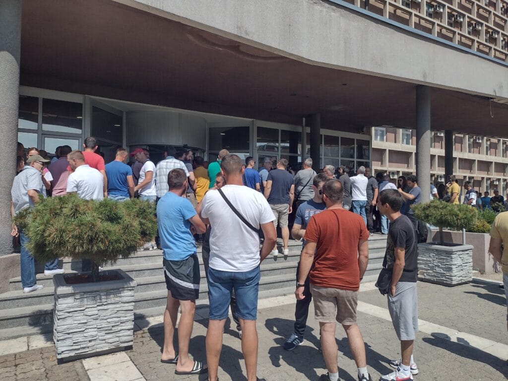 "Idem da radim u inostranstvo zbog kredita za stan": Radnik Fijata za Danas otkriva koliko se njih prijavilo za odlazak 2