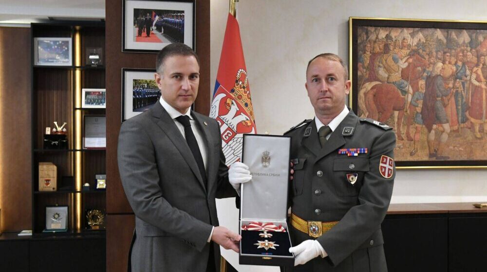 Stefanović uručio Orden zasluga za odbranu i bezbednost heroju sa Košara 1