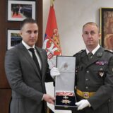 Stefanović uručio Orden zasluga za odbranu i bezbednost heroju sa Košara 6