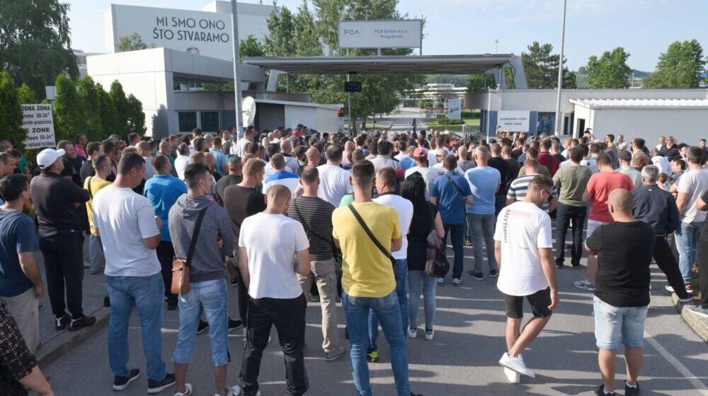 Radnici Fijata za danas najavili blokadu "vitalnog dela Beograda": Iz Kragujevca kreću sa 10 autobusa, unapred se izvinjavaju Beograđanima 1