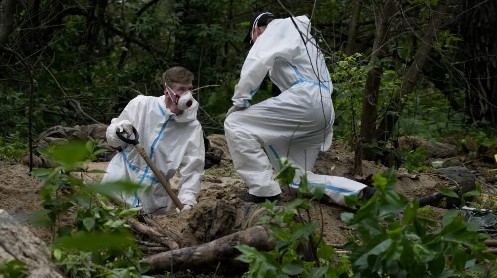 Kijevska policija: Pronađeno sedam tela u jami blizu Buče 1