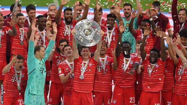 Fudbal, Nemačka i Bundesliga: I najbolji automobil ostane bez ulja - kakva je budućost Bajerna iz Minhena 1 Bayern Munich celebrate the Bundesliga title