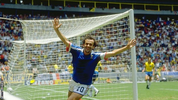 Fudbal i korupcija: Sep Blater i Mišel Platini pred sudom odgovaraju za finansijske mahinacije 3 French Captain Michel Platini celebrates a goal during the World Cup quarter-final against Brazil at the Jalisco Stadium in Guadalajara, Mexico. France won the match 4-3 on penalties