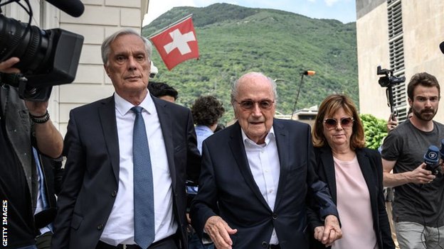 Fudbal i korupcija: Sep Blater i Mišel Platini pred sudom odgovaraju za finansijske mahinacije 2 Sepp Blatter arrives at court in Switzerland