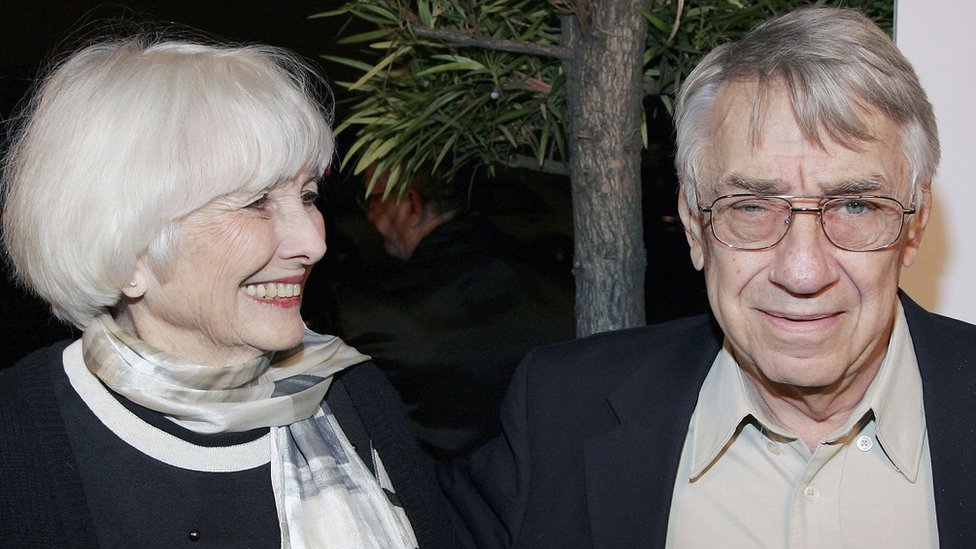 Amerika i film: Preminuo glumac Filip Bejker Hol, poznat po ulozi u sitkomu Sajnfeld 2 Baker Hall with his wife Holly