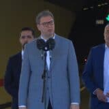 "U kultu ličnosti nema mesta za sliku predsednika sa letovanja u kupaćim gaćama": Sagovornici Danasa o predsednikovoj izjavi o odlasku na more i hladnoj zimi 14