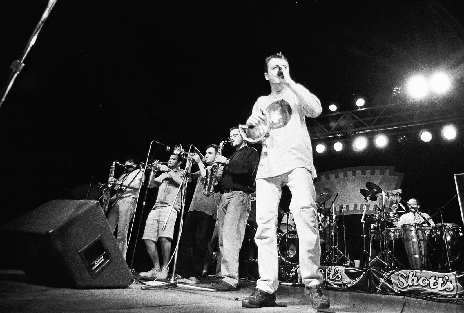 Muzika: Brzi bendovi Srbije - autentični izraz i žanrovski mozaik domaće rok scene devedesetih 1 Deca loših muzičara