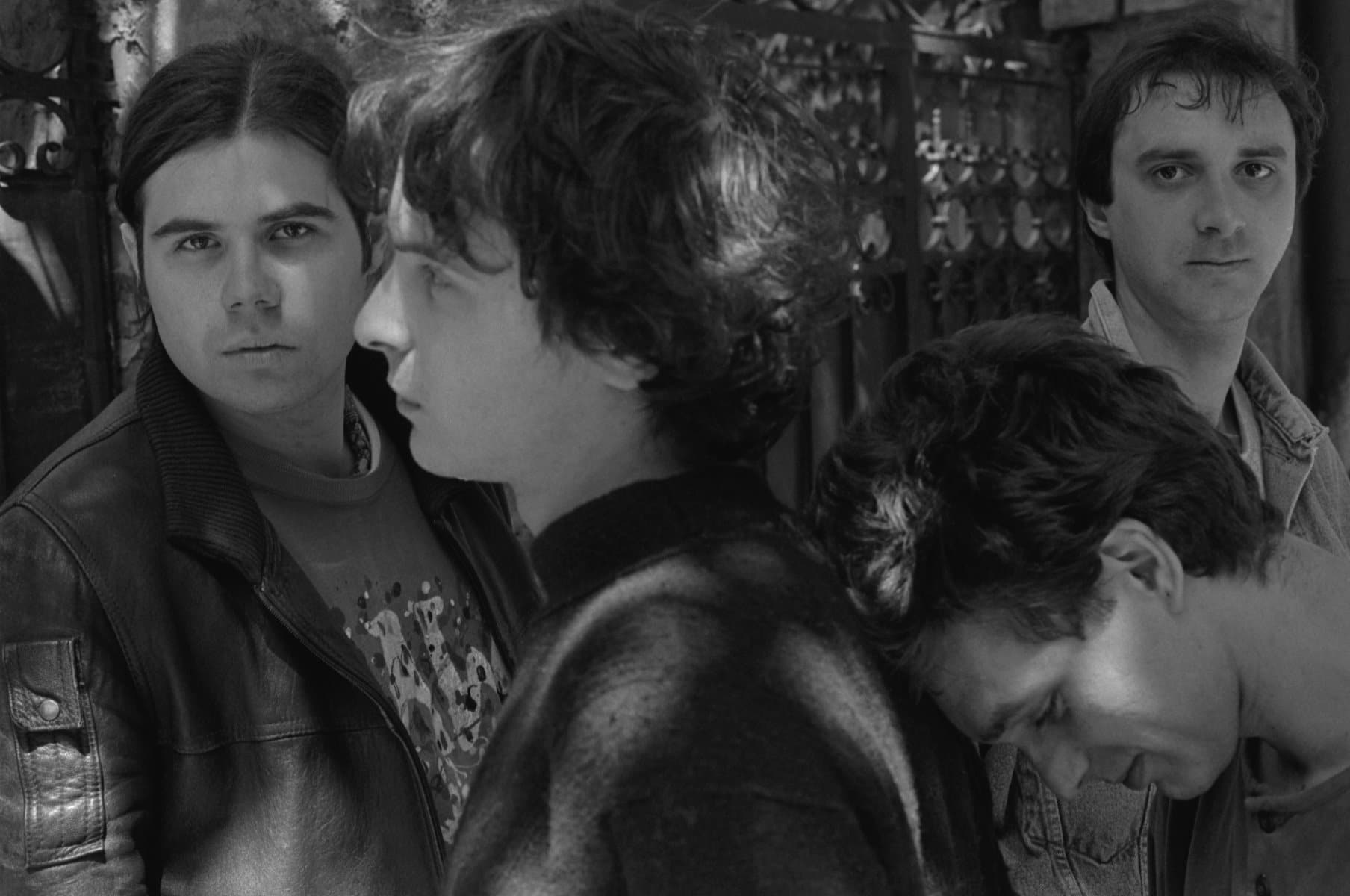 Muzika: Brzi bendovi Srbije - autentični izraz i žanrovski mozaik domaće rok scene devedesetih 6 Kazna za uši