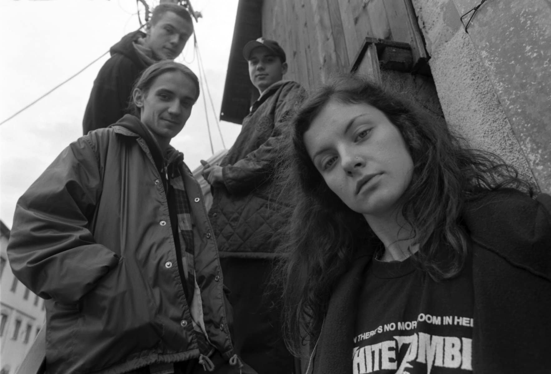 Muzika: Brzi bendovi Srbije - autentični izraz i žanrovski mozaik domaće rok scene devedesetih 5 Dead Ideas