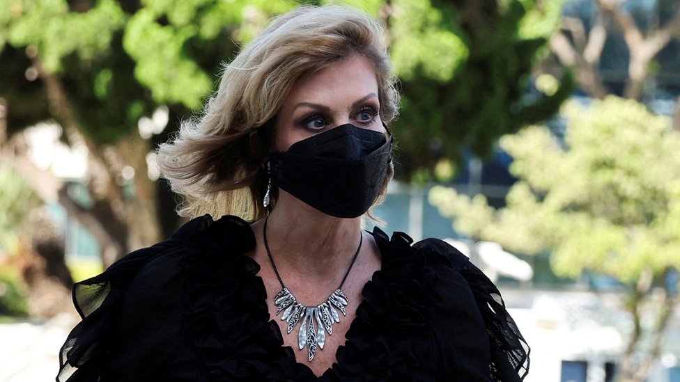 Džudi Hat ispred sudnice