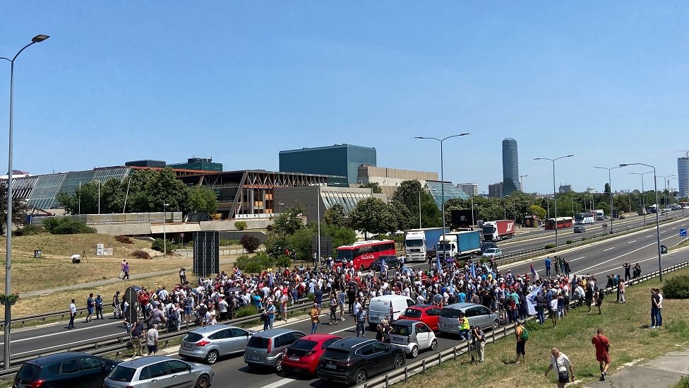 Srbija i privreda: Radnici Fijata i vlada blizu konačnog dogovora - „Više od 90 odsto ljudi zadovoljno" 4 Autoput kod Sava centra