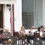 Koliko domaćinstava raspolaže sa 2.000, a koliko sa 5.000 evra mesečno 12