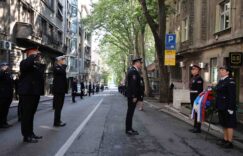 Vulin položio venac na spomen-obeležje poginulim pripadnicima policije u čast Dana MUP-a 15