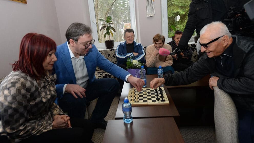 aleksandar vucic sa penyionerima