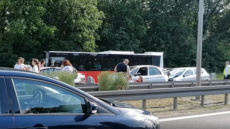 Sudar četiri vozila u Zemunu, povređeno troje ljudi 1