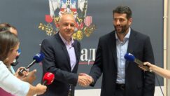 (FOTO) Abazović doputovao u dvodnevnu posetu Srbiji, svečani doček ispred Palate Srbija priredila Ana Brnabić 21