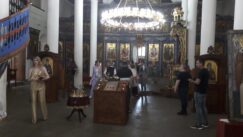 Reporter Danasa na licu mesta: Iz Crkve "Svete Trojice" u Vranju sklonjene oštećene ikone 3