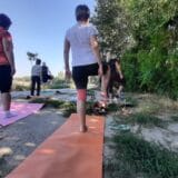Vežbanje joge uz Begej, u rano nedeljno jutro 5