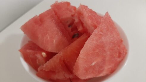 20220628_200651 Zrenjaninci vole da kupuju bostan na ulici, s kamiona i iz prikolica 4