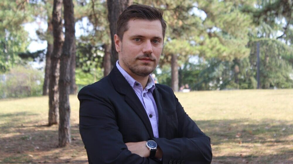 Književni prvenac Stefana Markovića - Pokojnici traže svoja prava u društvu gde nema mesta ni za žive 1