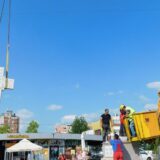 Na Spasovdan, slavu Loznice, postavljen mermerni krst u centru grada 5