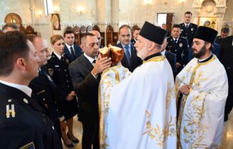 Vulin položio venac na spomen-obeležje poginulim pripadnicima policije u čast Dana MUP-a 10