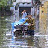 U Bangladešu poplave izazivaju probleme sa pijaćom vodom i hranom 10