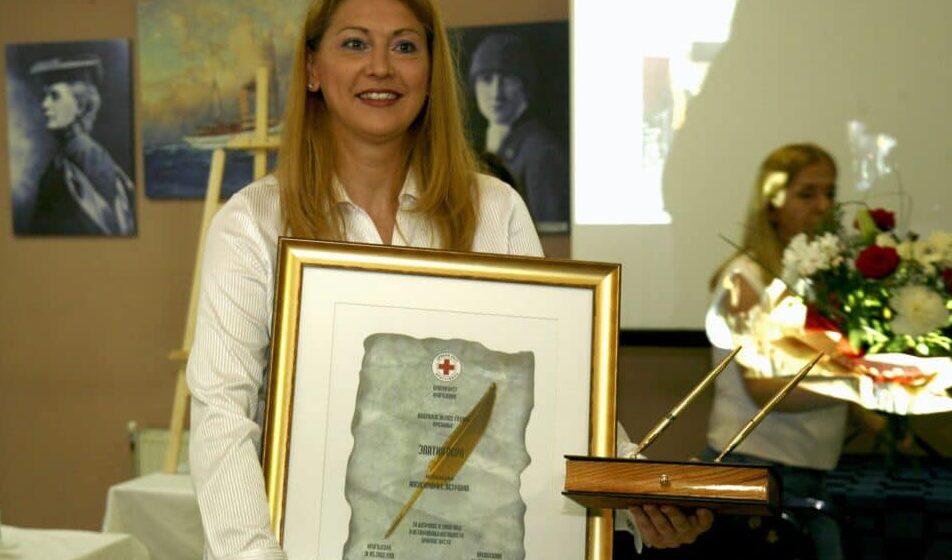 „Zlatno pero” Crvenog krsta kragujevačkoj novinarki Aleksandri Petrović, glasu onih koje niko ne čuje i primećuje 1