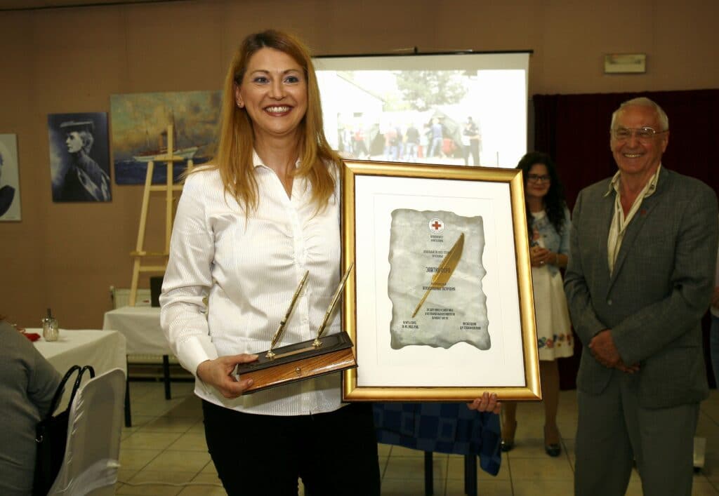„Zlatno pero” Crvenog krsta kragujevačkoj novinarki Aleksandri Petrović, glasu onih koje niko ne čuje i primećuje 2