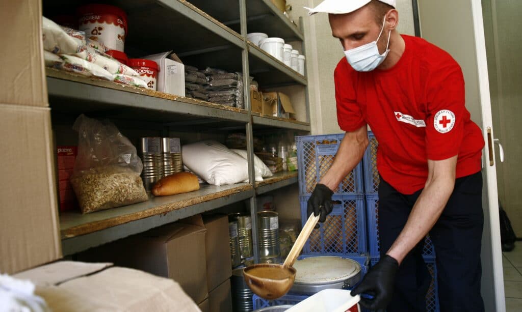 „Zlatno pero” Crvenog krsta kragujevačkoj novinarki Aleksandri Petrović, glasu onih koje niko ne čuje i primećuje 4